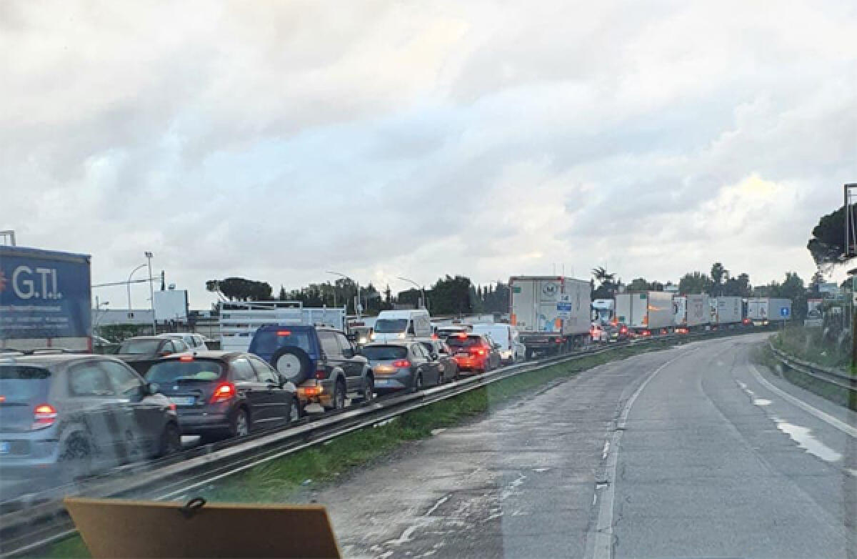 Risolto l’incidente sulla Pontina, all’altezza di Spinaceto, in direzione Roma. - 