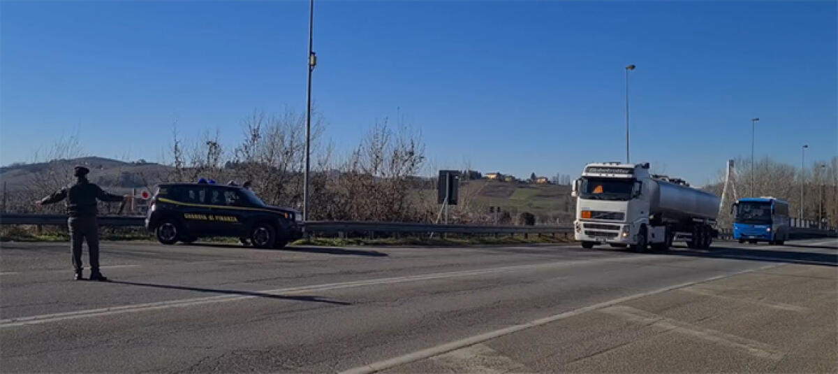 Passa per il Lazio l’operazione “Petrolio Fantasma” della Guardia di Finanza. Disarticolata un’organizzazione attiva nel contrabbando di gasolio. - 