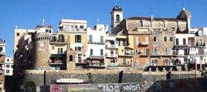 il Borgo Medievale di Nettuno visto dal porto