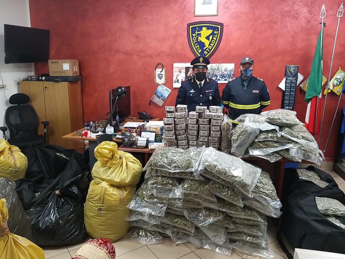 Quasi 200 chili di droga nascosti tra i peperoni: la Polizia Stradale di Aprilia arresta tre persone - 