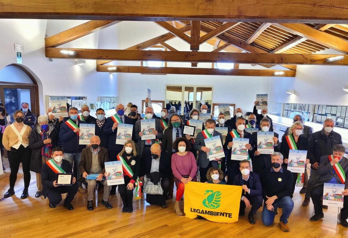 Comuni Ricicloni 2021: con l'84,4% di differenziata premiato anche Fondi - 