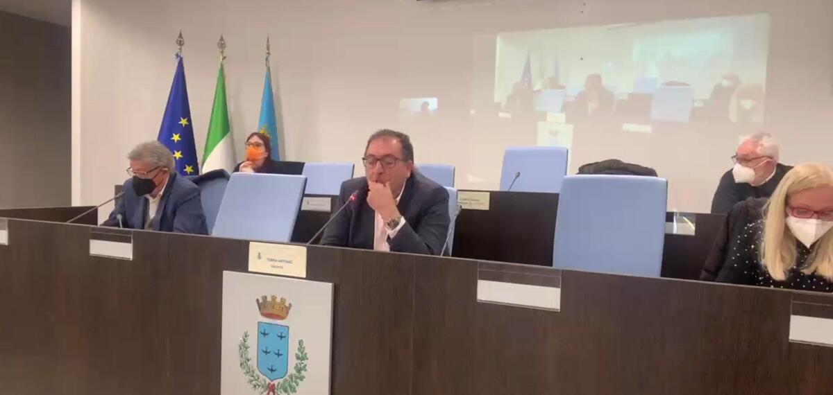 Aprilia, il sindaco nomina i due assessori all'Urbanistica e all'Ambiente: in Giunta Giusfredi e Biolcati. In consiglio arriva Alessandra Addesse - 