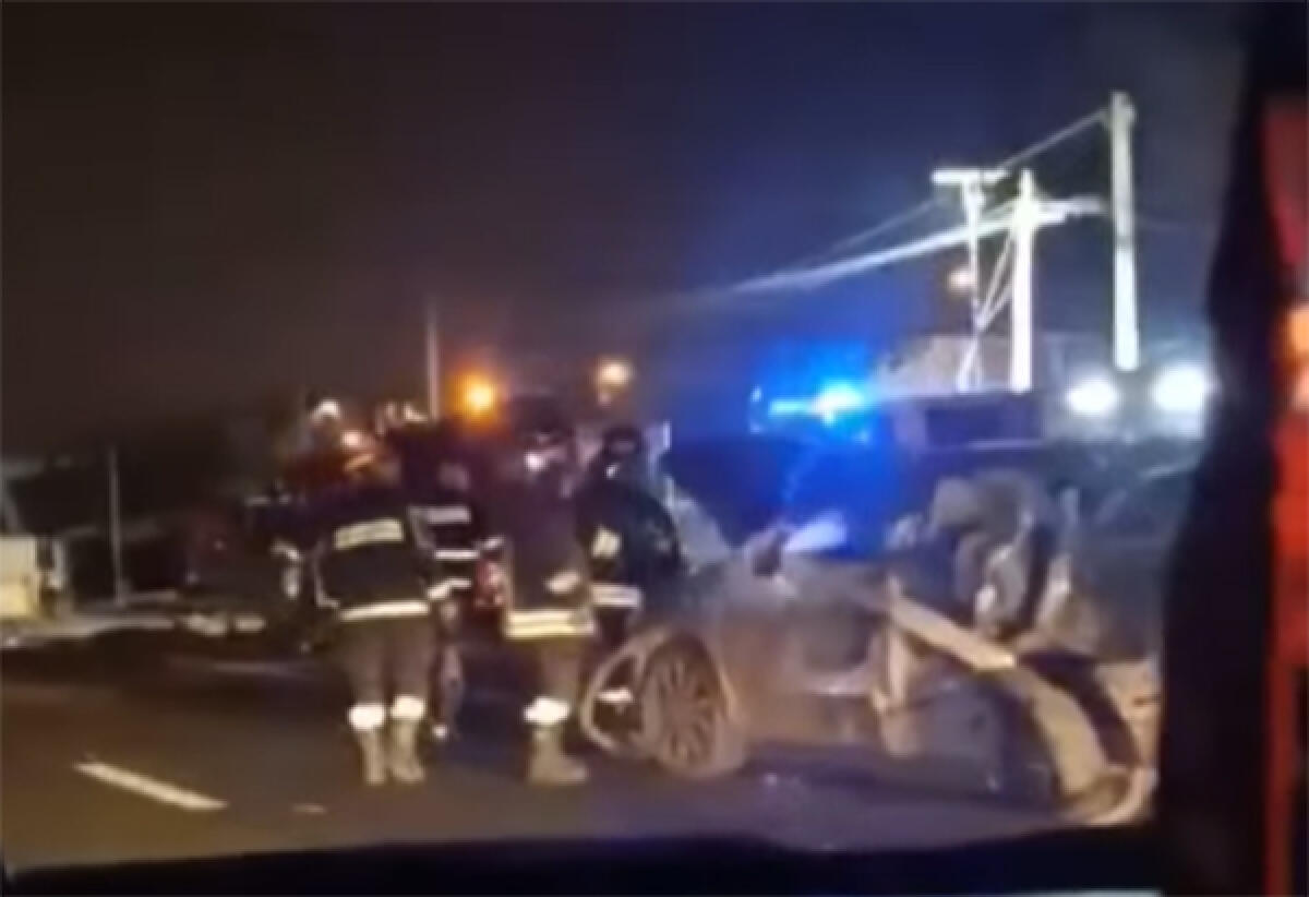 Bilico sfonda il guard rail e si ribalta sulla laterale della Pontina, a Campoverde. Traffico in tilt per ore in direzione di Roma. - 