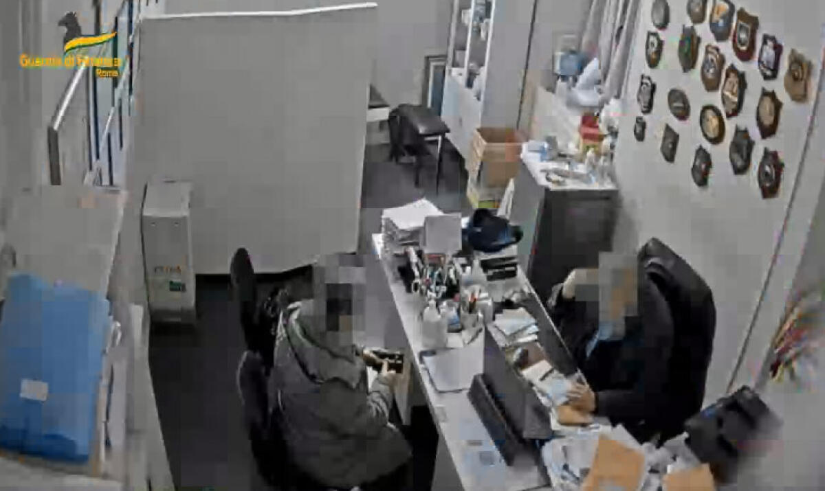 False vaccinazioni per ottenere il green pass: insieme al medico di Velletri arrestati anche 2 pazienti VIDEO - 