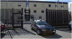 la caserma dei Carabinieri di Aprilia, in via Tiberio