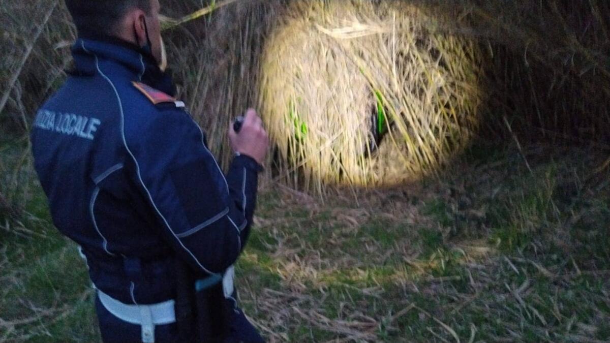 Polizia Locale e Carabinieri recuperano a Lanuvio un veicolo rubato poche ore prima nel cantiere di una scuola. - 