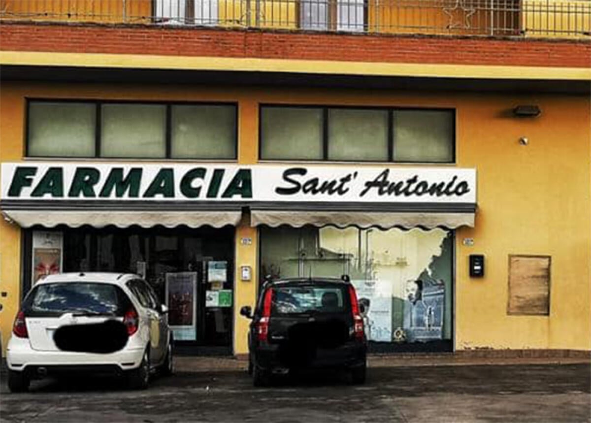 Colpo serale alla farmacia Sant’Antonio di via Carroceto, ad Aprilia. In azione un bandito solitario armato di pistola. Bottino: 200 euro. - 