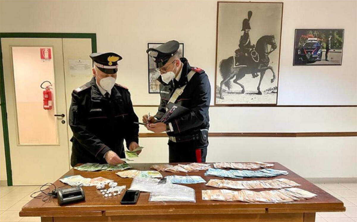 Cocaina in casa di un 70enne a Terracina: i carabinieri sequestrano oltre un etto e mezzo di droga e 40mila euro in contanti. - 