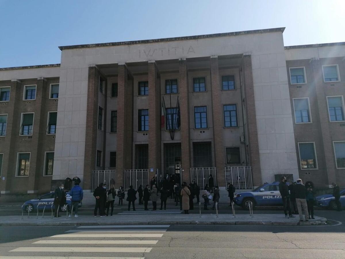 Ennesimo falso allarme bomba questa mattina al Palazzo di Giustizia, a Latina. Allarme rientrato. - 