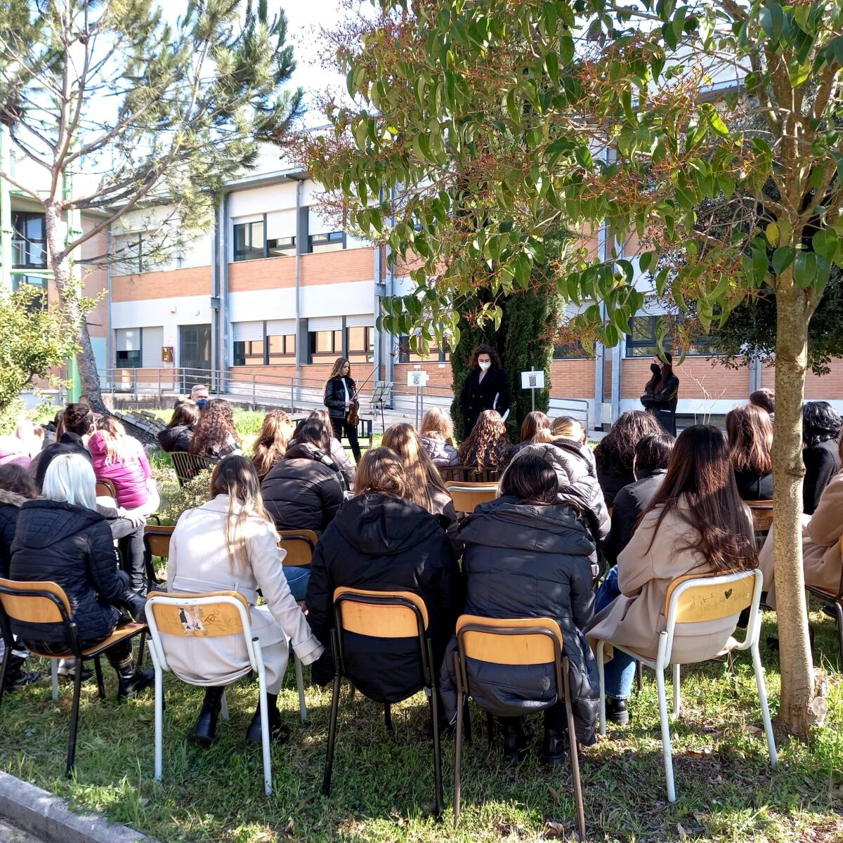 8 Marzo, gli alunni del liceo “Meucci” fanno rivivere le voci delle due poetesse apriliane Anna Maria Amori e Maria Loreta Renzetti. - 