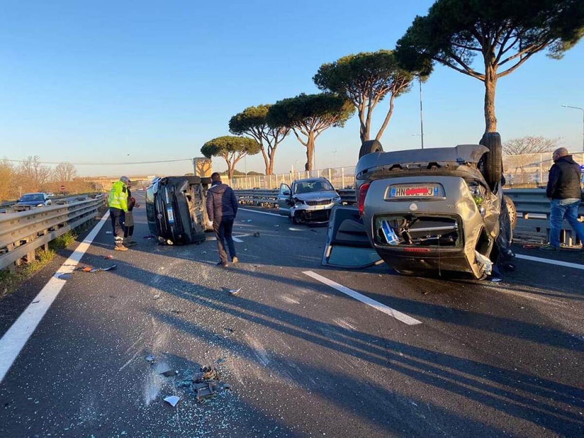 Incidente tra 3 auto sulla Pontina, a Campoverde ad Aprilia: strada riaperta al traffico. Tre feriti. - 