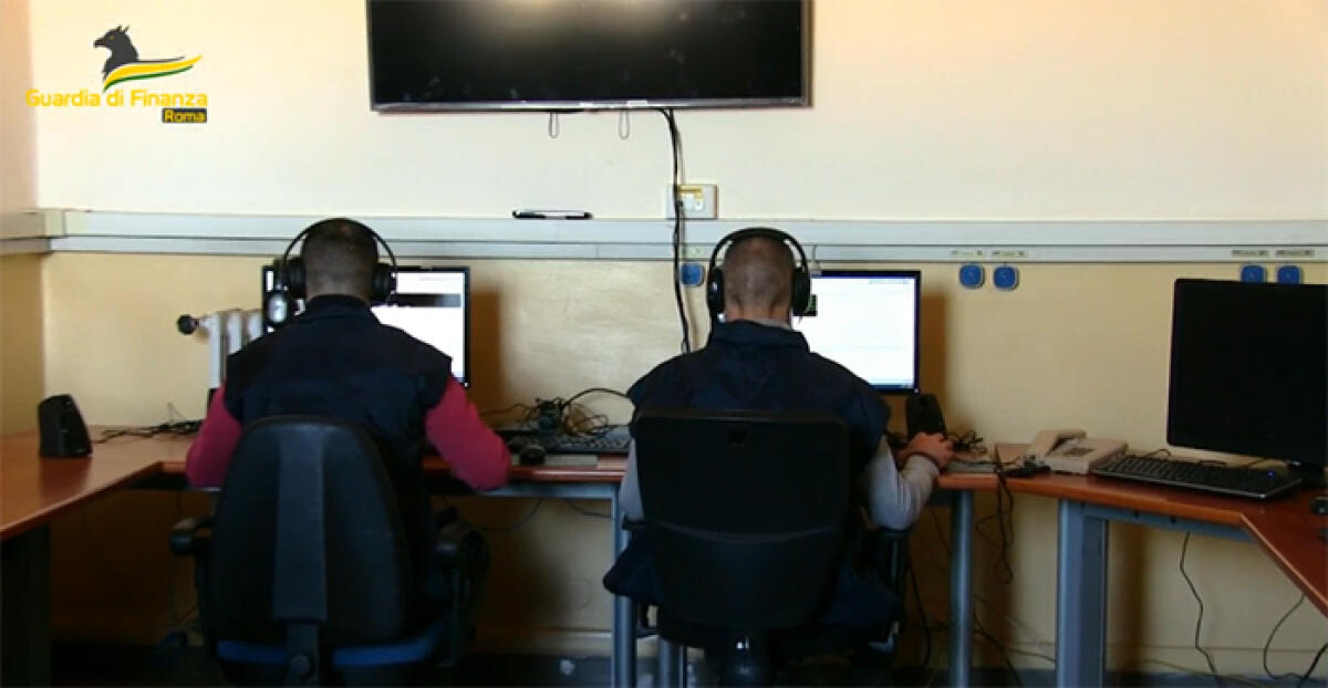 Corruzione per il rilascio di pratiche edilizie ed amministrative. La Finanza di Roma esegue 3 arresti e 3 misure interdittive. - 