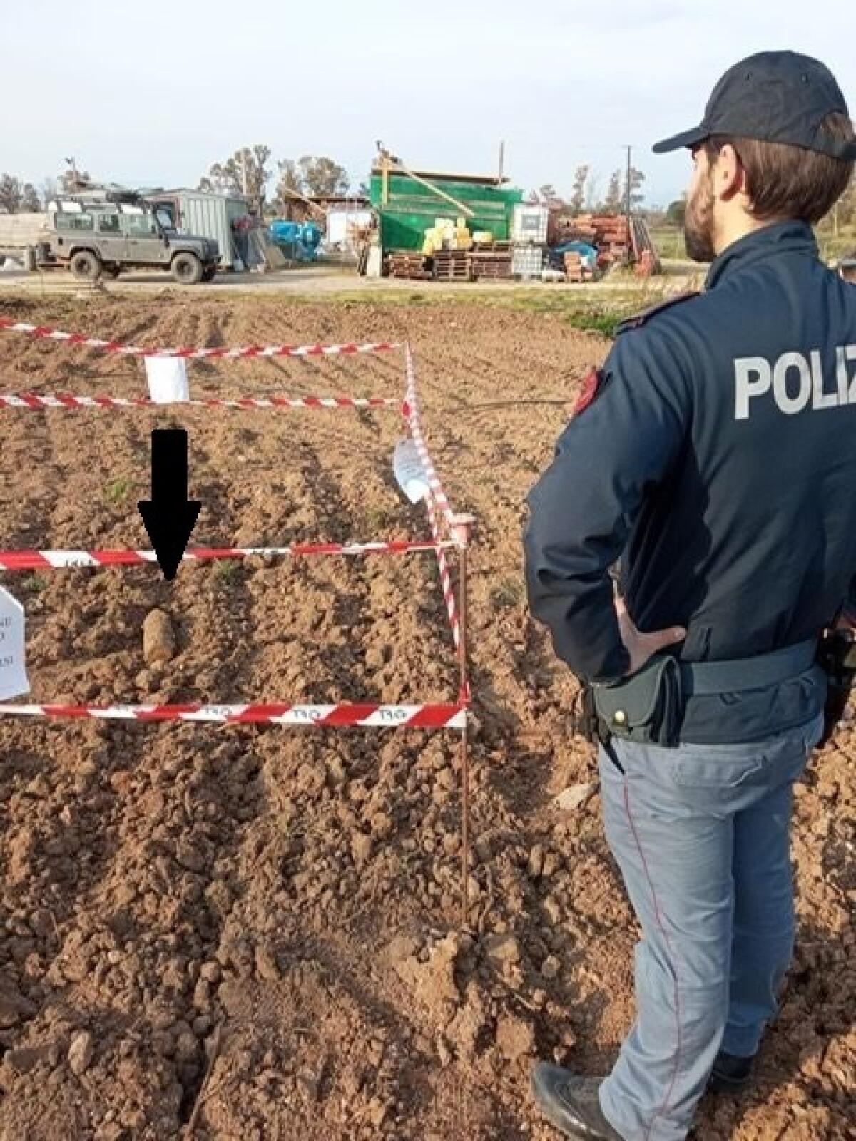 Ordigno bellico riaffiora da un terreno privato a Borgo Bainsizza, a Latina - 