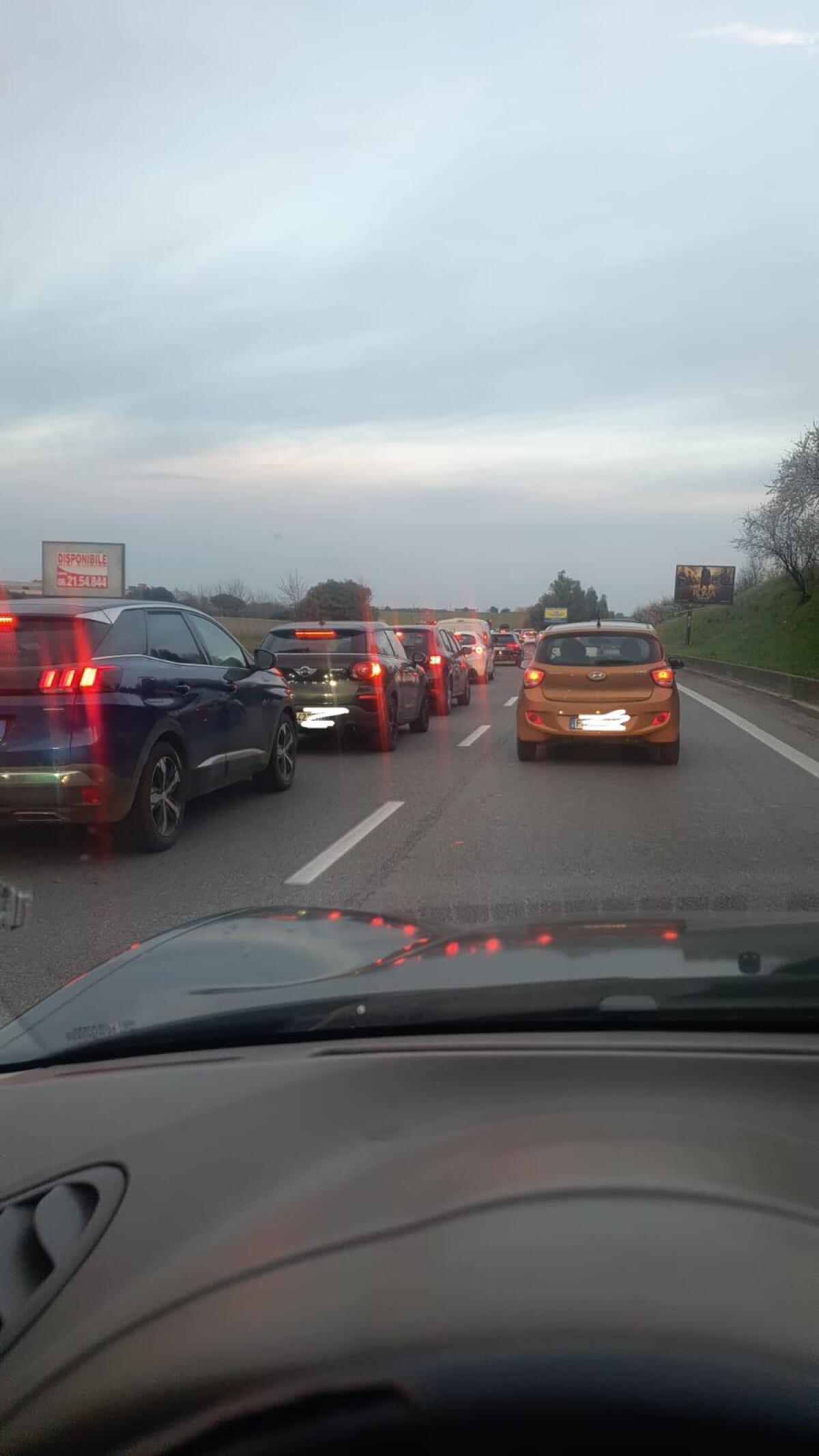 Pontina, incidente altezza Laurentina: lunghe code verso Latina - 