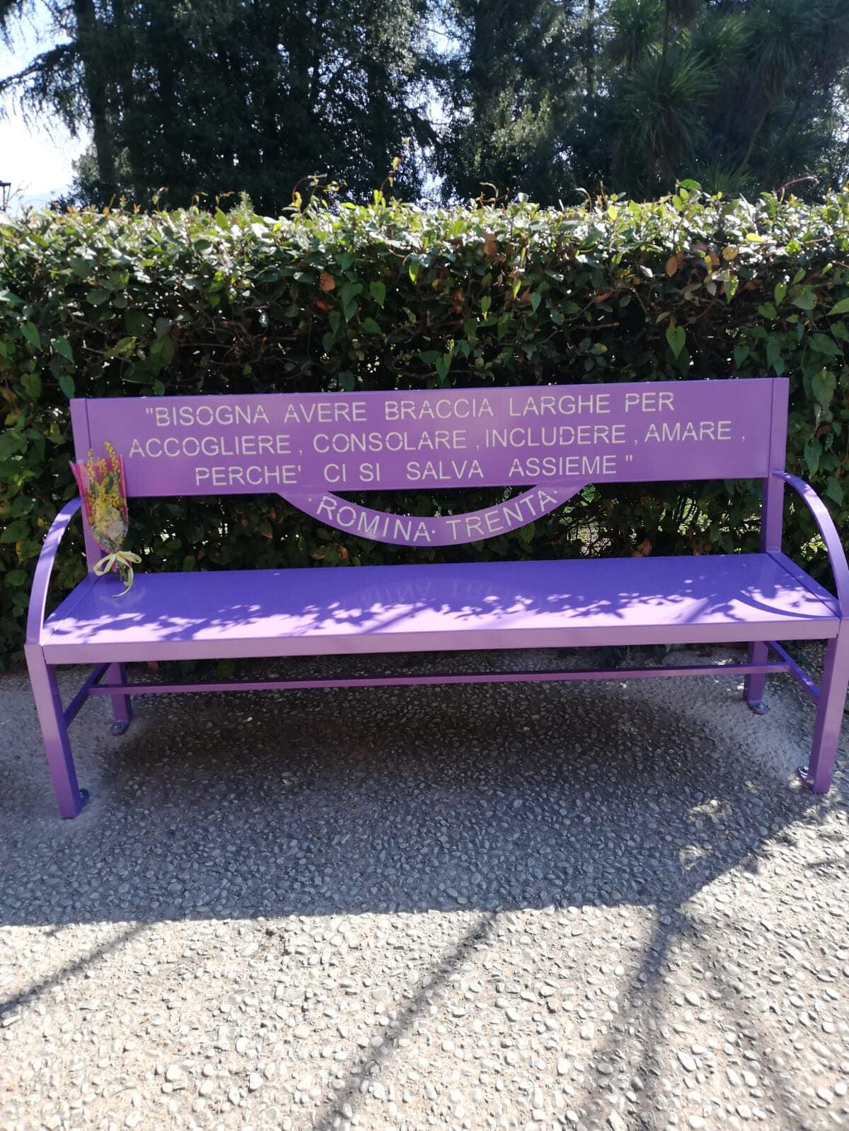 Giornata Internazionale della Donna: inaugurata a Velletri la panchina della gentilezza in ricordo di Romina Trenta. - 