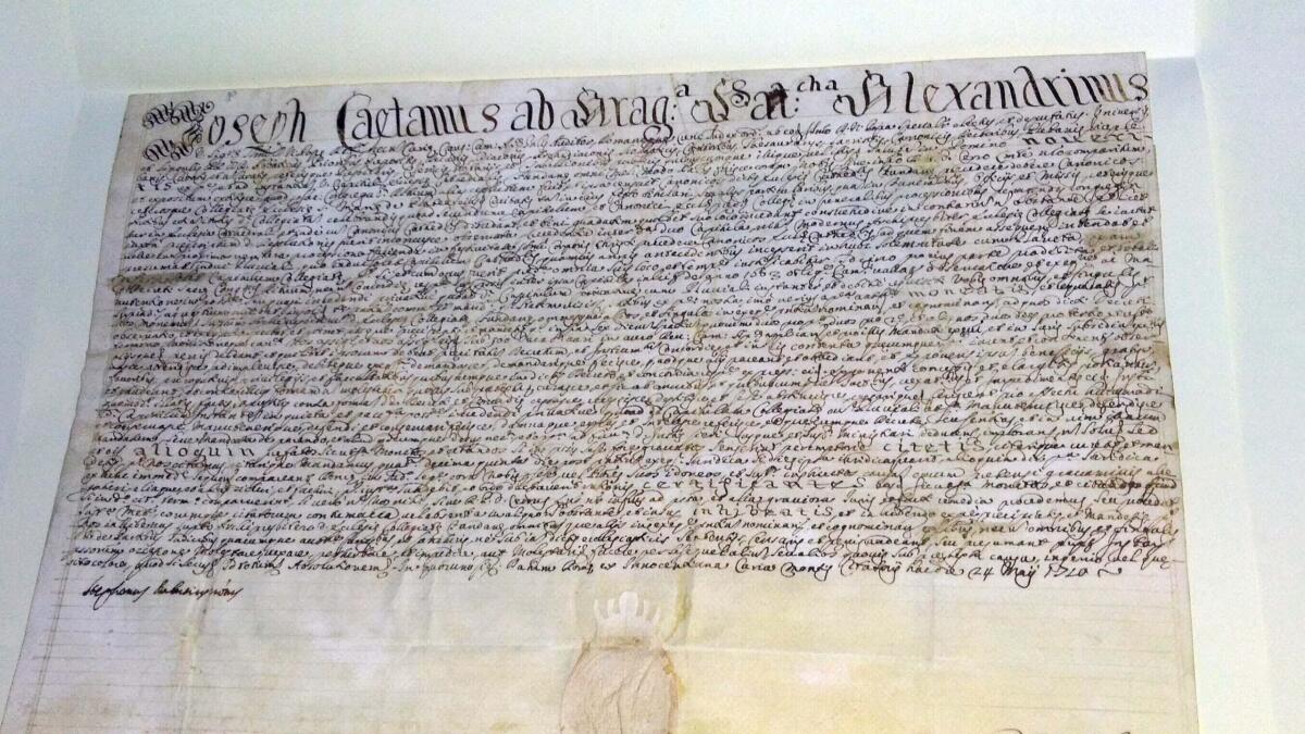 Sono tornate le prime tredici pergamene storiche restaurate dell’Archivio del Duomo di San Pietro Apostolo a Fondi - 