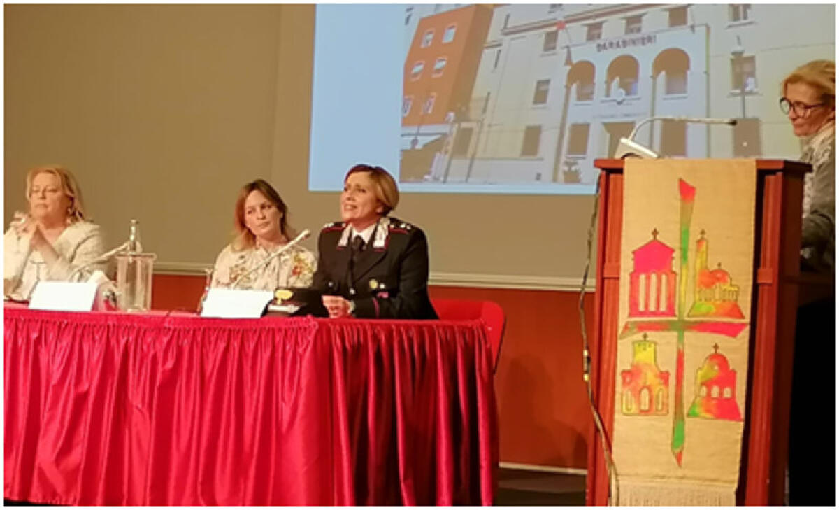 Violenza di genere, conferenza di approfondimento con i carabinieri all'istituto Michelangelo Buonarroti di Latina - 