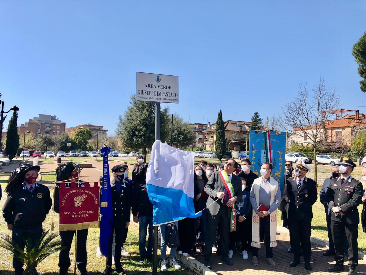 Intitolata a Giuseppe Impastato l’area verde davanti alla scuola Garibaldi di Aprilia. Ieri la cerimonia. - 