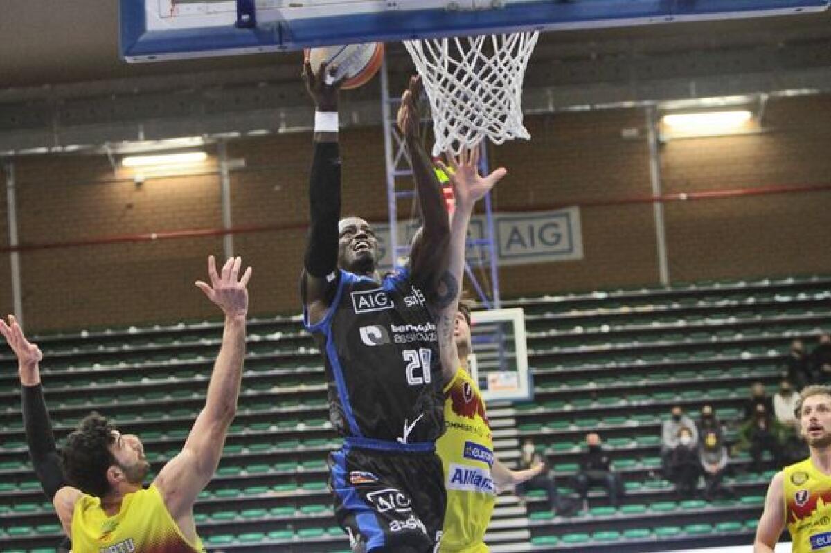 Basket A2 - Latina super San Severo, partita al cardiopalma - 
