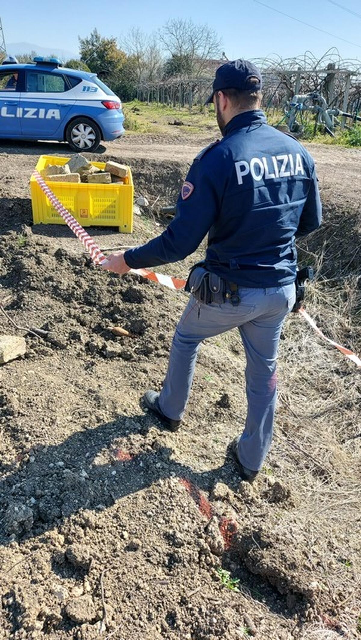 Rivenuto un altro ordigno bellico nelle campagne di Latina, a Borgo Podgora: la Polizia mette la zona in sicurezza. - 