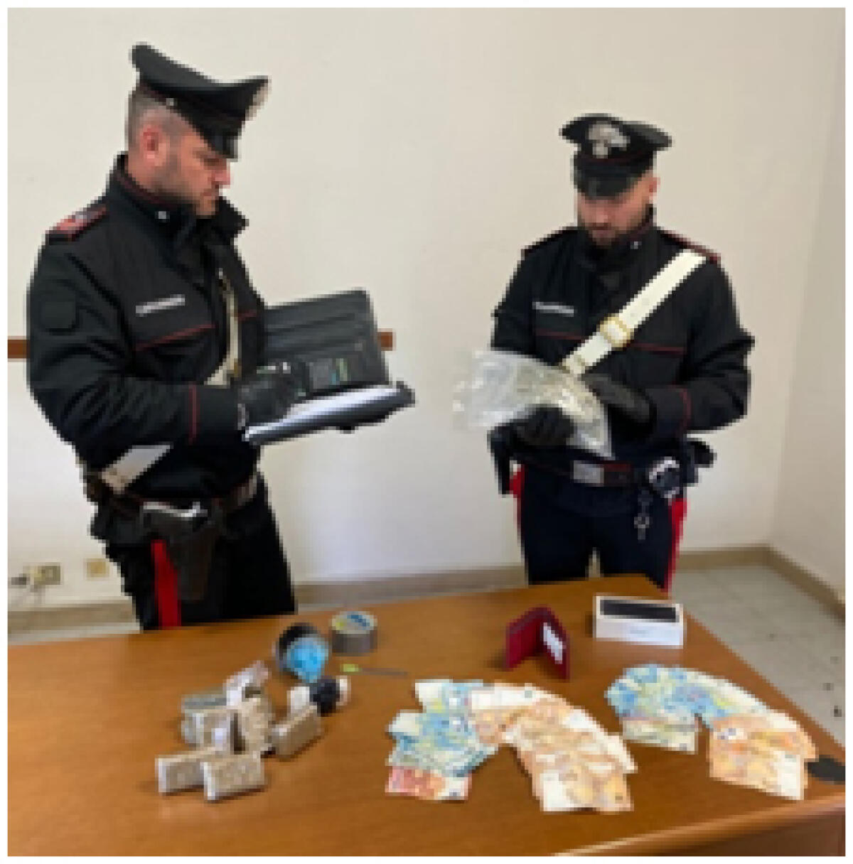 Minturno - I Carabinieri gli trovano la droga in casa, spacciatore finisce ai domiciliari - 