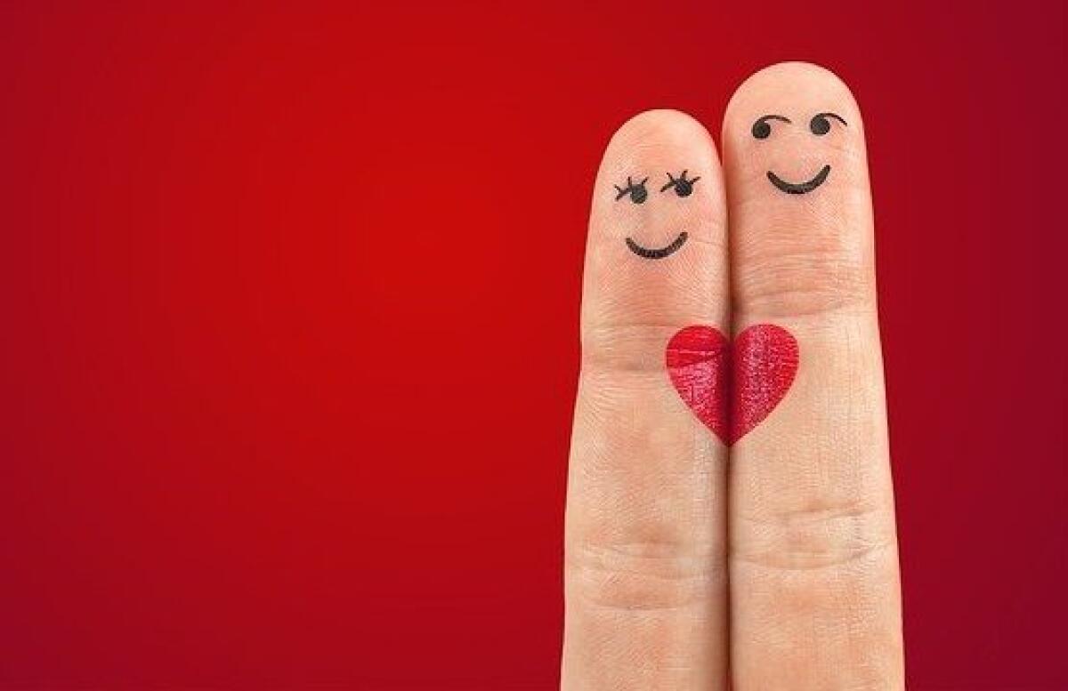 Bocca di Rosa sale in cattedra ed è subito scandalo: a Latina genitori e docenti bloccano l'assemblea d'istituto sulla sessualità - 