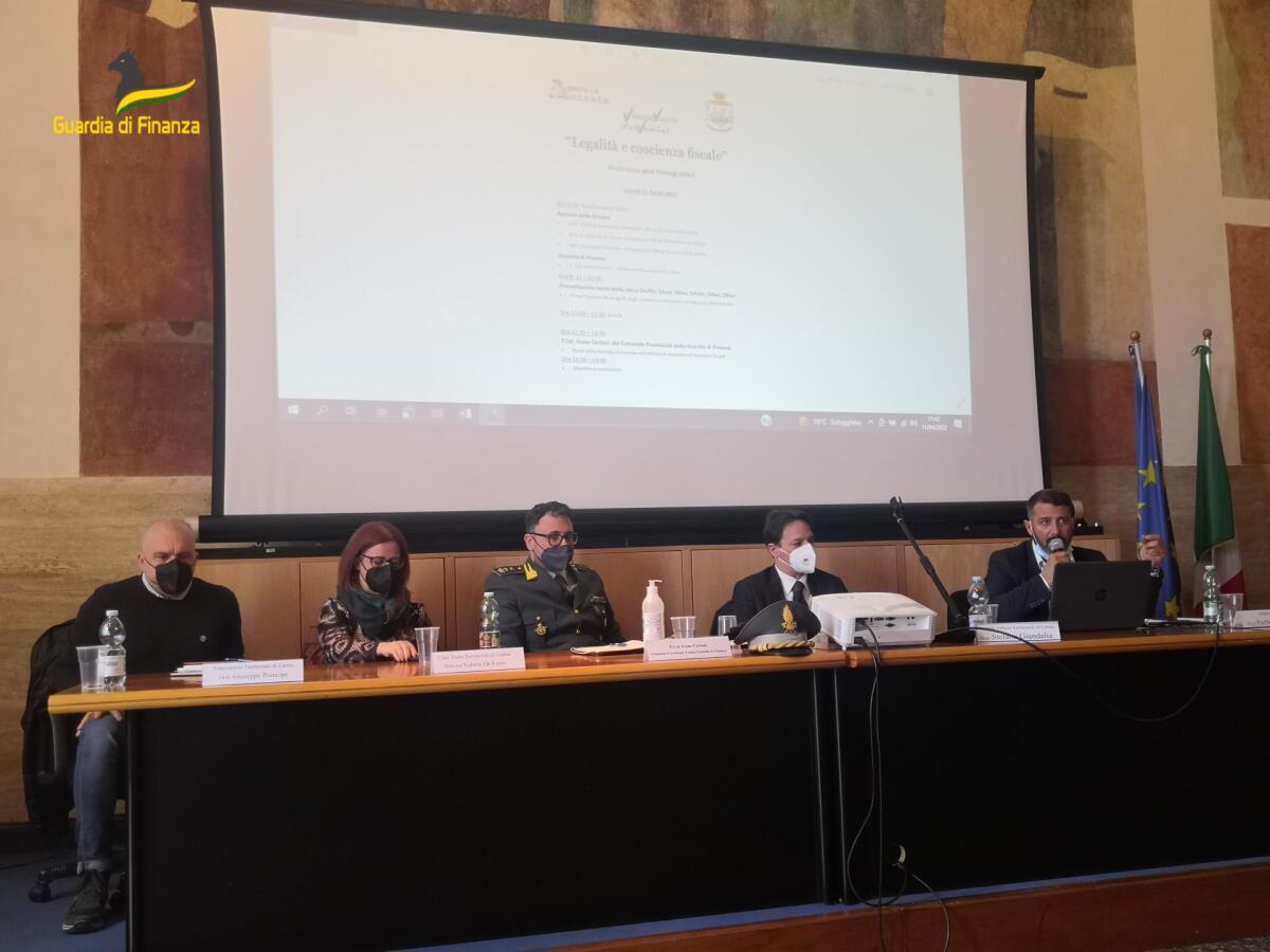 LATINA - A scuola con l’Agenzia delle Entrate e la Guardia di Finanza per parlare di “legalità e coscienza fiscale”. - 