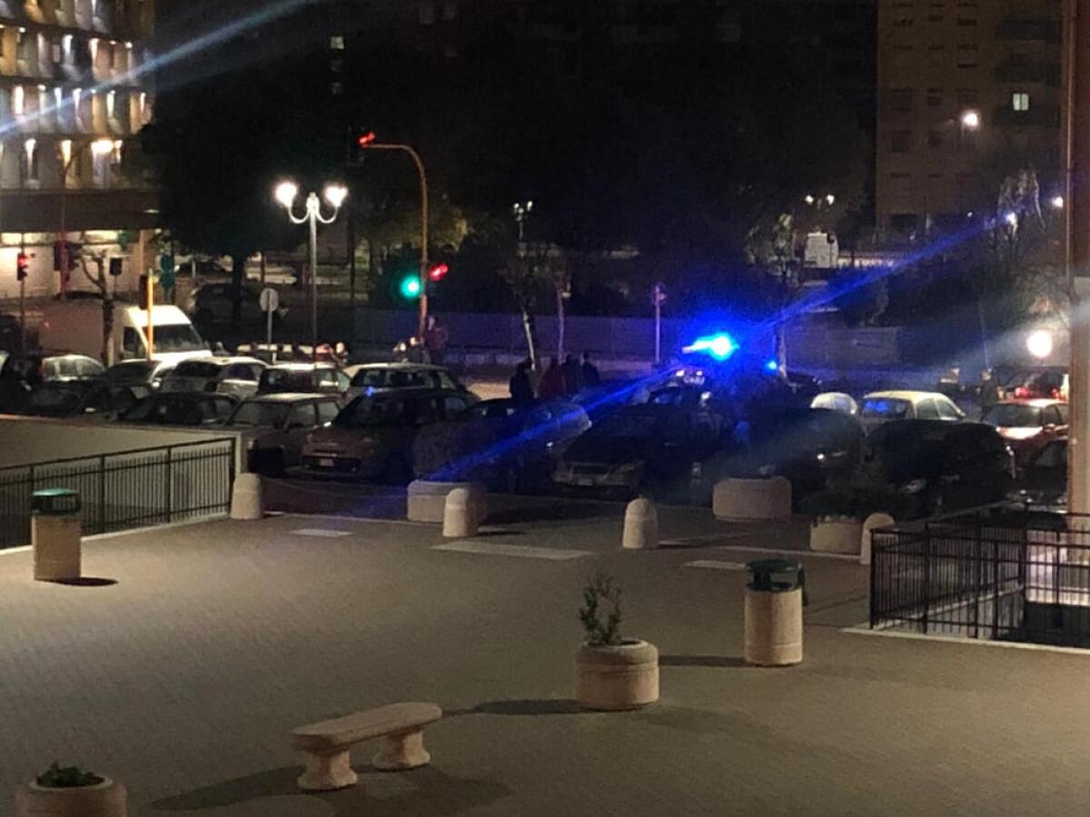 Brutto incidente la scorsa notte in via Alcide De Gasperi, in pieno centro ad Aprilia. - 