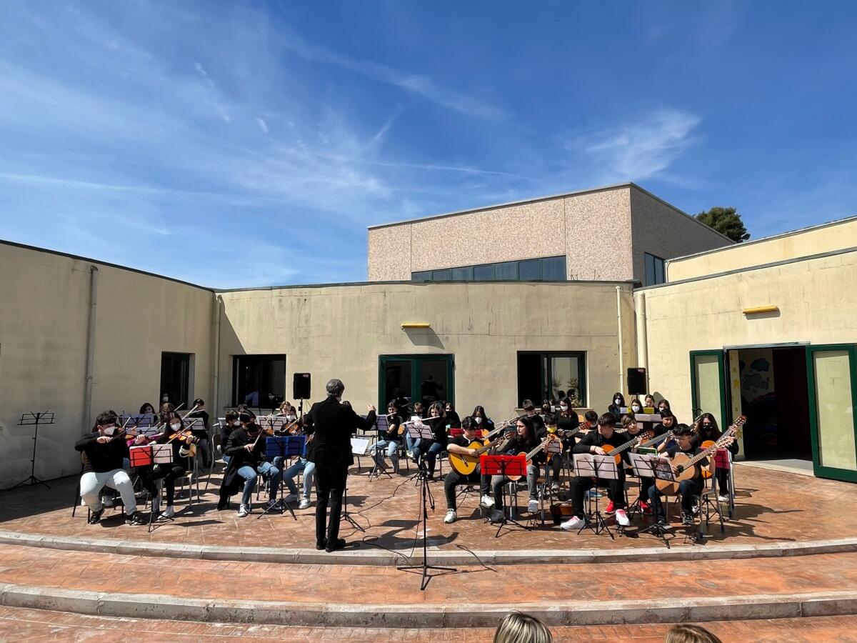 Inaugurata la corte interna della scuola di Doganella, uno spazio all'aperto per eventi e didattica - 