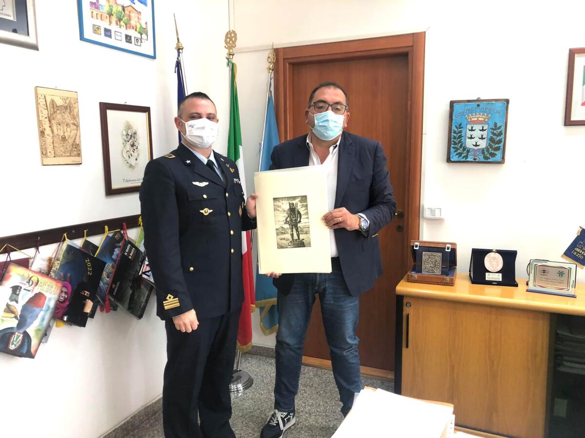 Il Sindaco di Aprilia riceve il Tenente Colonnello  Maurizio Gentili, Medaglia di Bronzo al Valore Aereonautico. - 