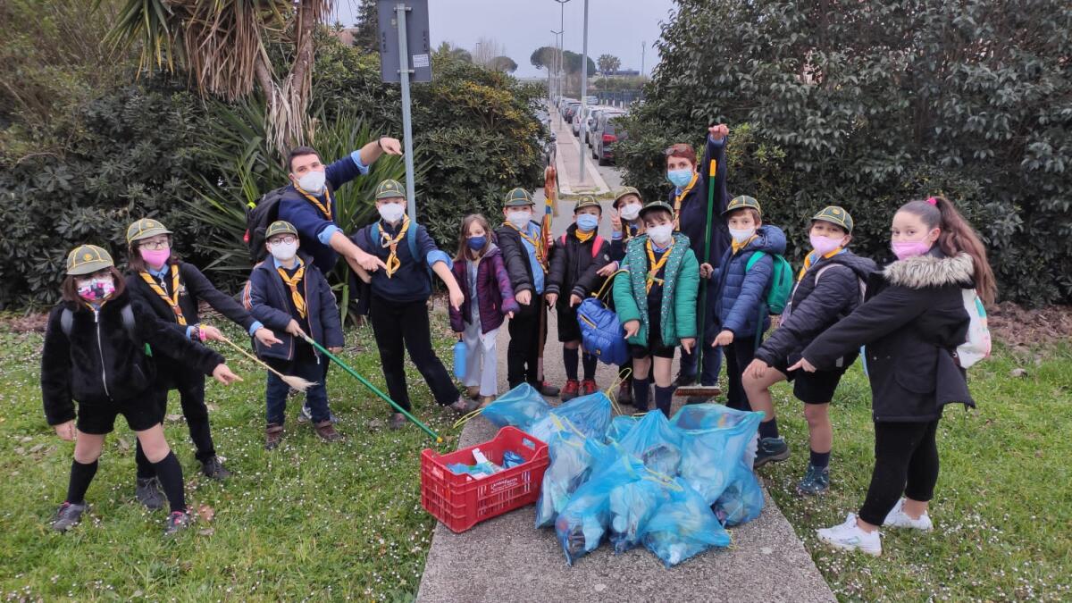 I piccoli scout di Aprilia si prendono cura del Parco dell'Uovo - 