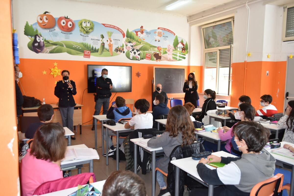 Prosegue la campagna informativa “Una vita da social”. La Questura di Latina a Formia per un incontro con gli studenti. - 