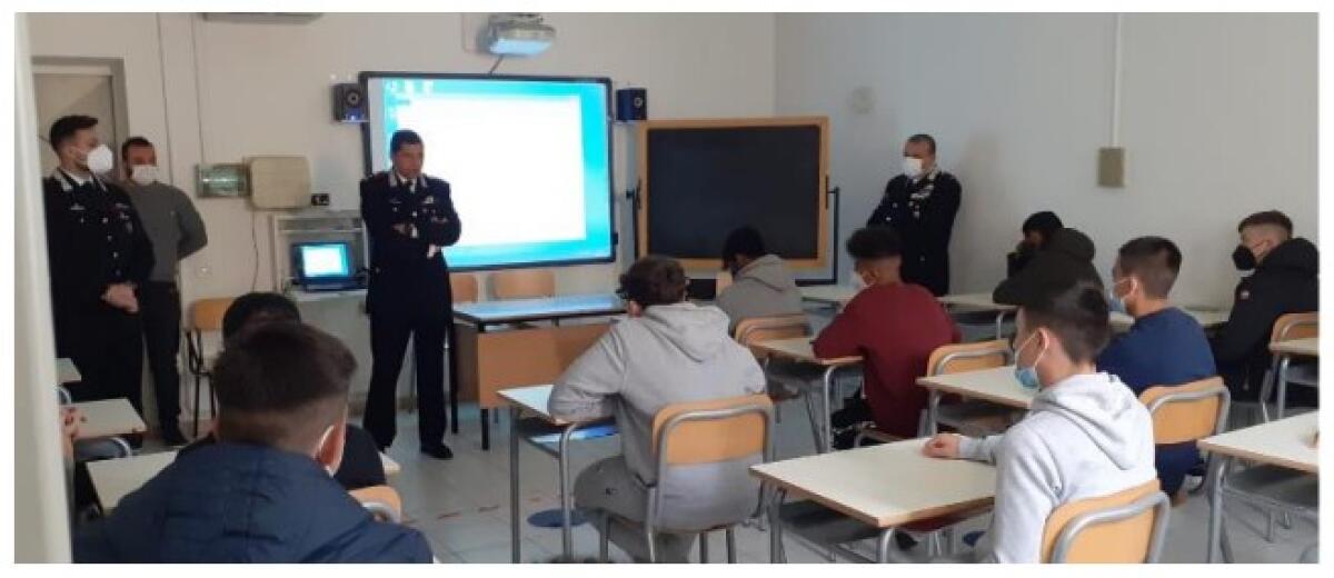 I Carabinieri  in cattedra al Rosselli:  lezioni di legalità e di vita - 