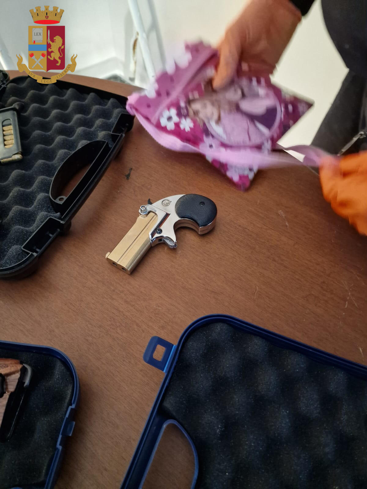 Cinto d’assedio il quartiere Anzio2: operazione antidroga della Polizia. Due fermi e chili di stupefacente sotto sequestro. - 