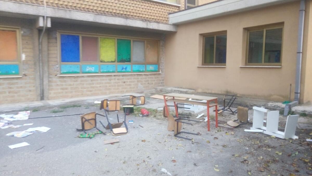 Vandali in azione alla scuola “Giovanni Cena” di Cisterna. Sopralluogo immediato del sindaco. - 