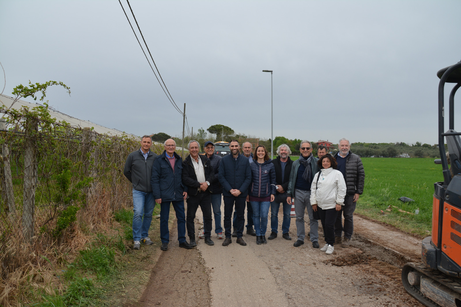Galleria 1 del post: Proseguono i lavori per l’estensione idrica e fognaria in via delle Monachelle, a Pomezia.