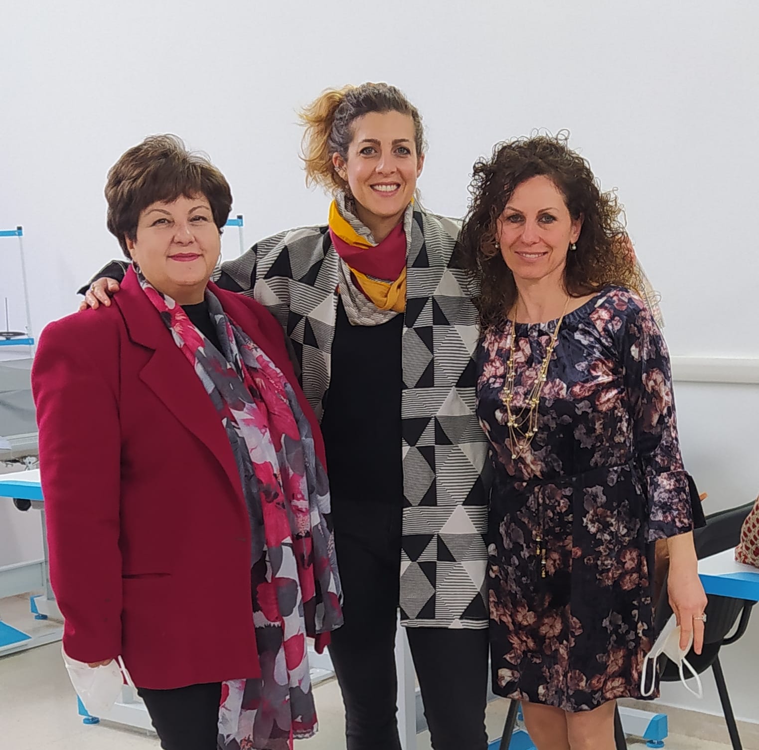 Galleria 1 del post: Moda ed intercultura all’Istituto Rosselli di Aprilia: un viaggio nella suggestiva India con la Produc Designer Irene Carboni.