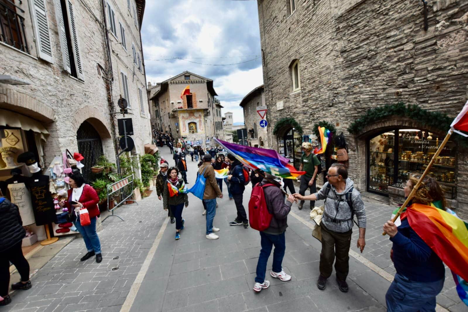 Galleria 1 del post: Anche l’amministrazione comunale di Aprilia alla marcia della Pace e Fraternità Perugia-Assisi.  
