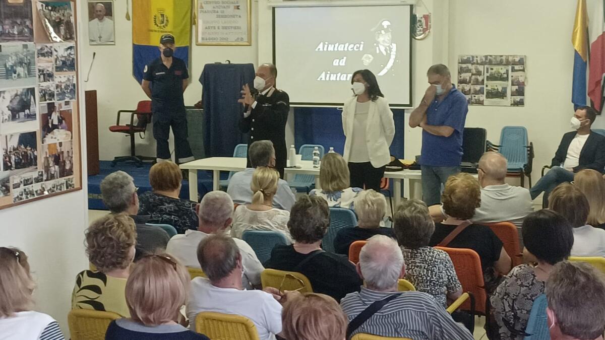 “Non ci casco: prevenire furti e raggiri”: i Carabinieri incontrano gli anziani di Sermoneta. - 