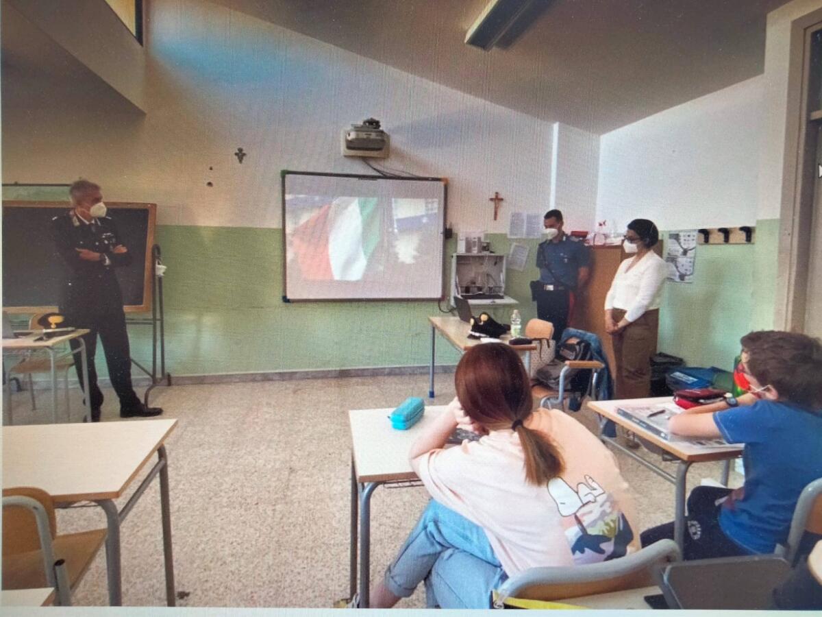 Cultura della legalità: la lezione dei Carabinieri all'IC Pascoli di Aprilia. Oltre 200 gli alunni, sia in presenza che in videoconferenza - 
