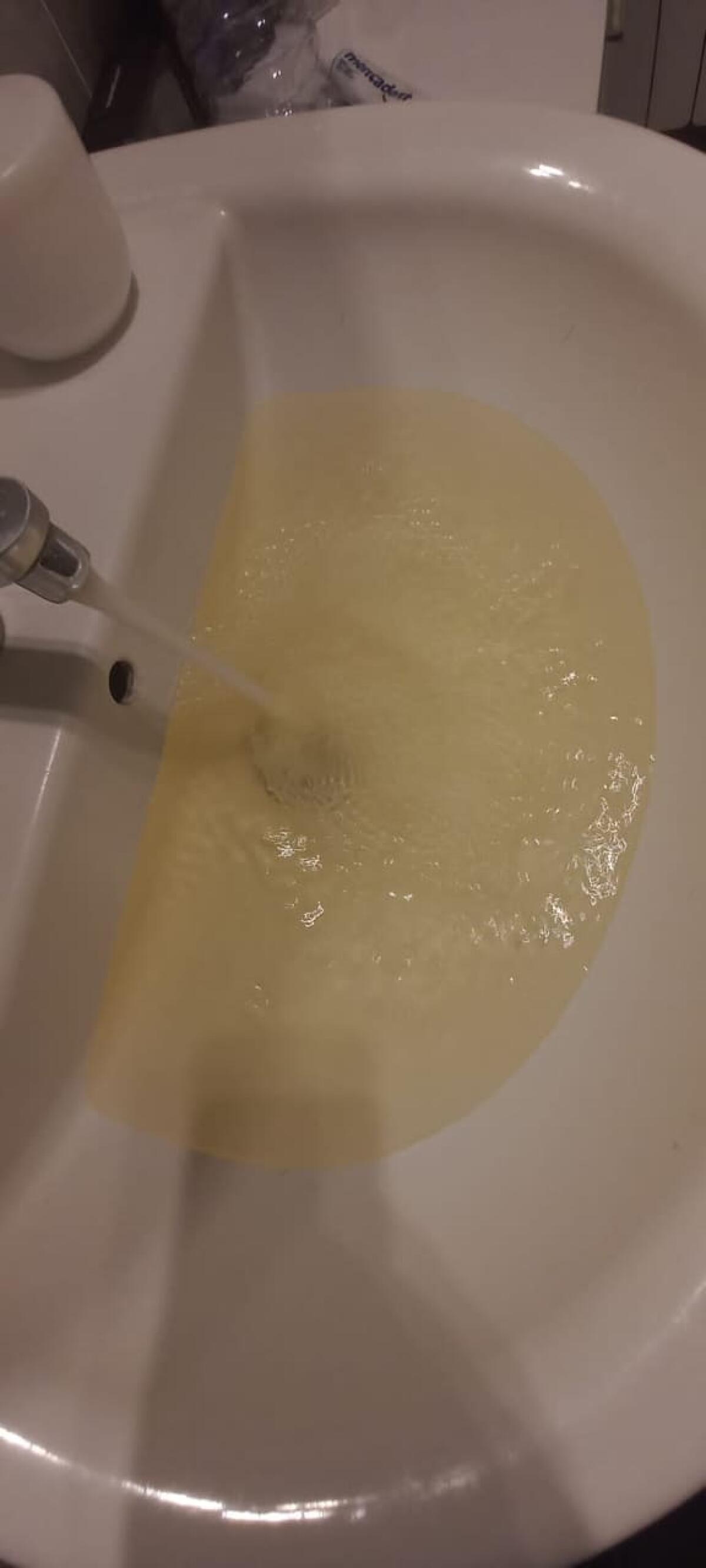 Acqua torbida a Pomezia e Ardea. Le autobotti per il rifornimento idrico - 