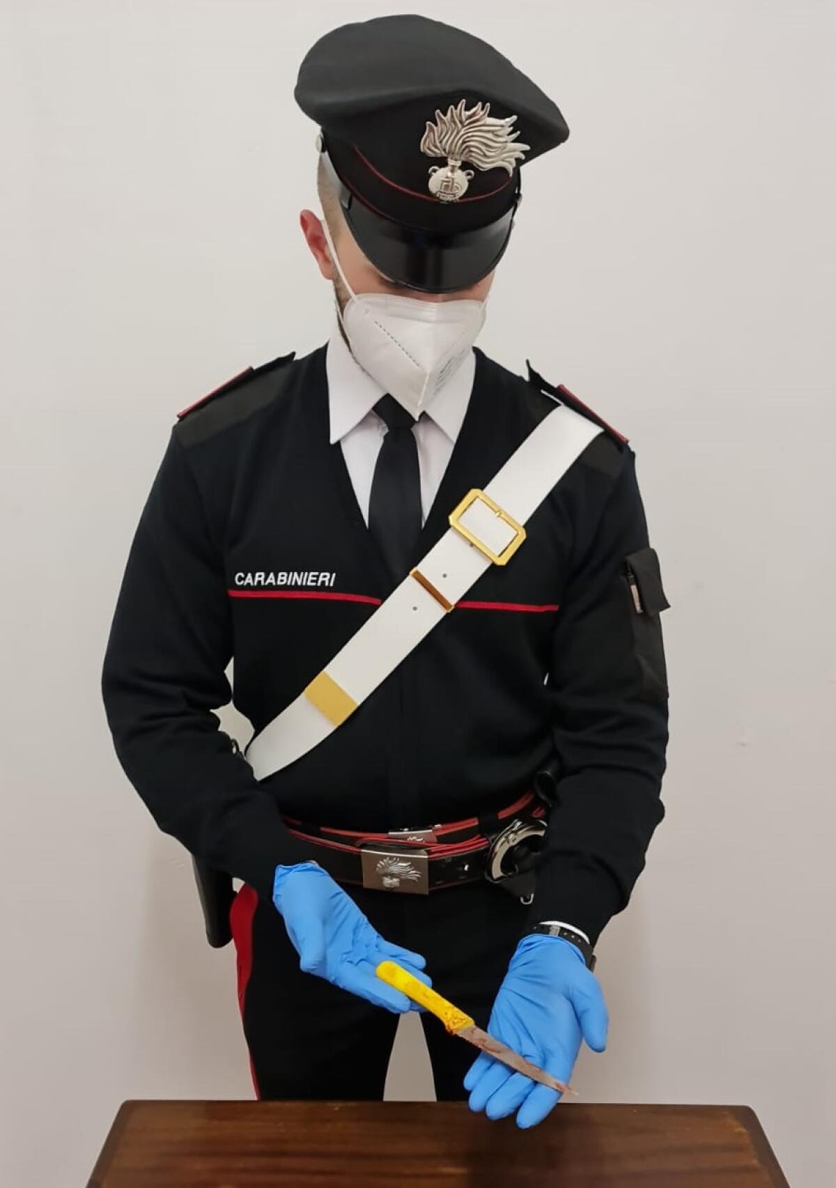 E’ accusato di aver accoltellato il compagno della madre: 23enne arrestato dai Carabinieri della Compagnia di Castel Gandolfo. - 