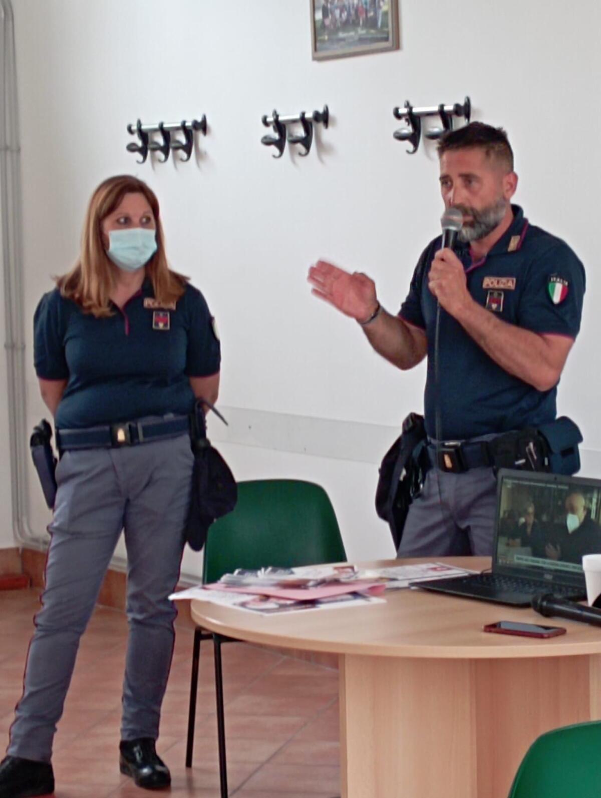 “Campagna sicurezza per gli anziani”: incontro del Commissariato di Polizia di Anzio al centro anziani del quartiere Zodiaco. - 