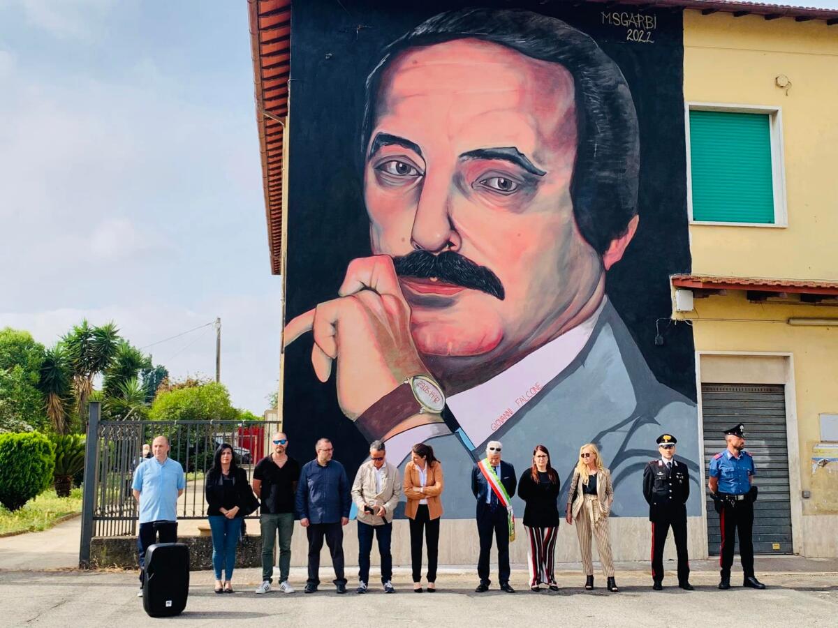 30 anni dalla strage di Capaci: inaugurato in Piazza San Giovanni Battista, a Campoleone, un murales in memoria di Giovanni Falcone. - 