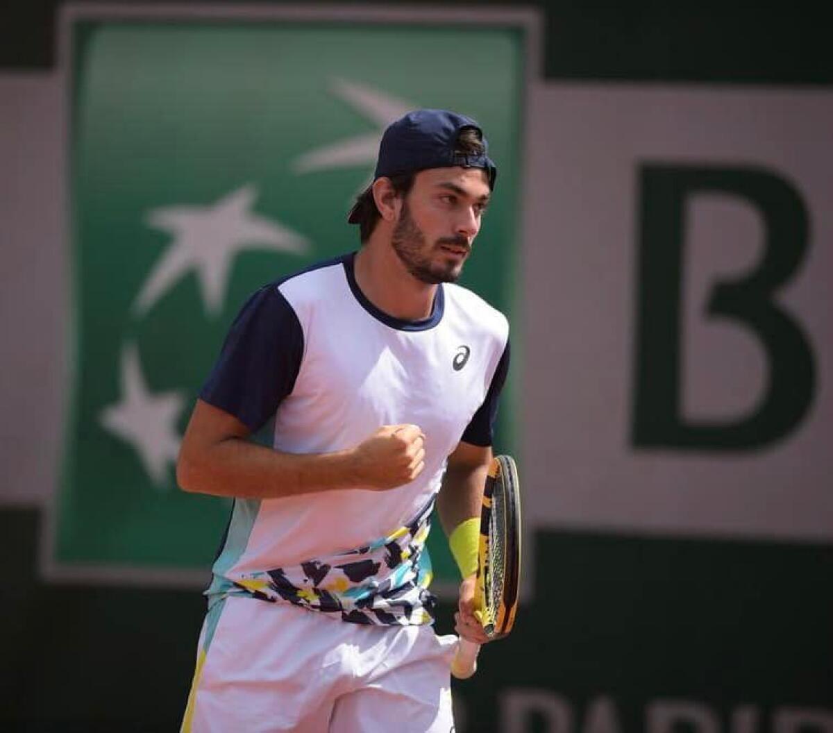 Roland Garros: grande prestazione del tennista di Latina Giulio Zeppieri che cede al polacco Hubert Hurkacz, ma esce a testa alta. - 