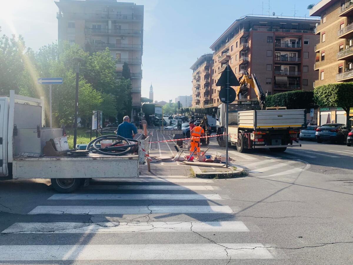Iniziati in settimana ad Aprilia i lavori per il potenziamento dell’illuminazione su Corso Giovanni XXIII. - 