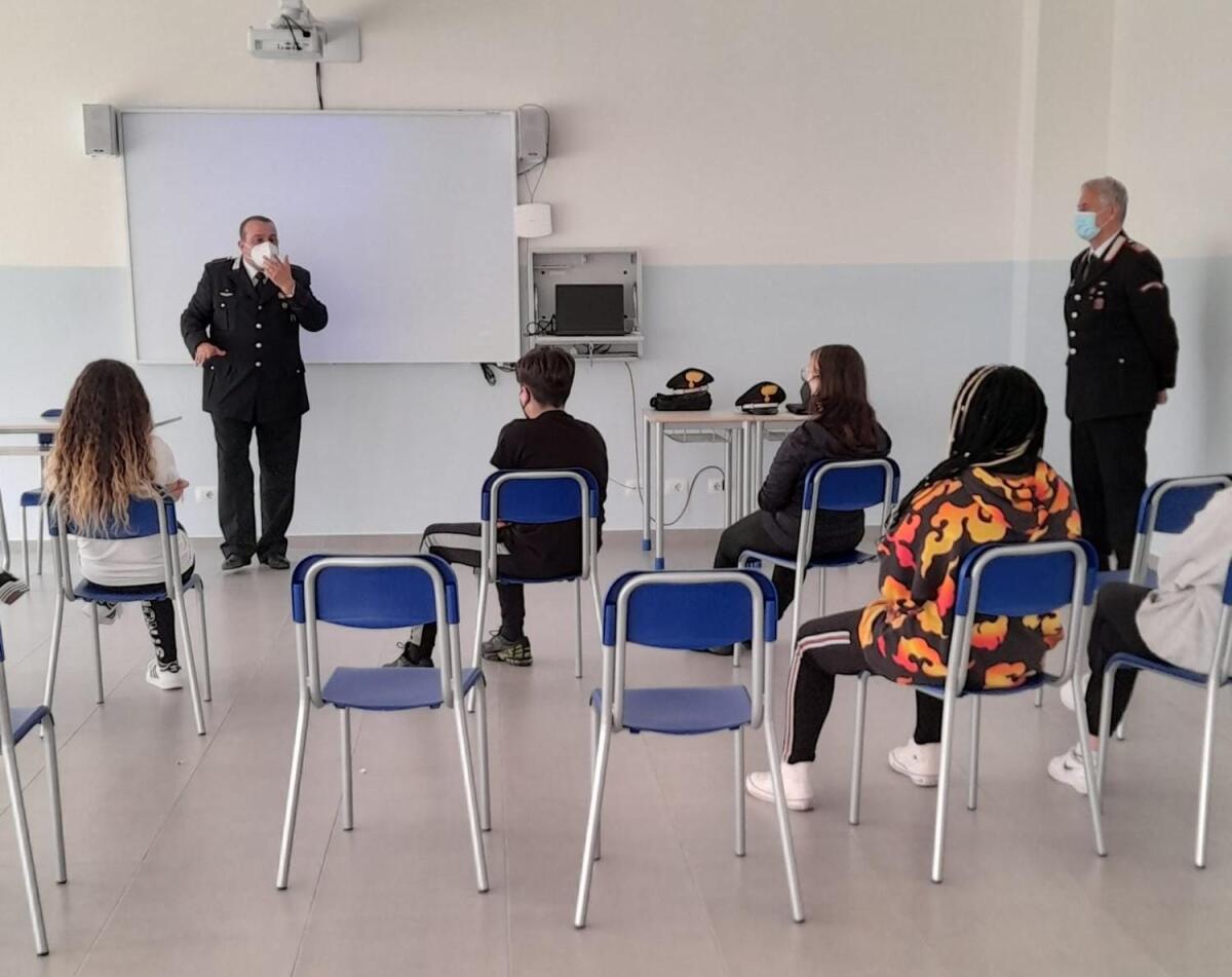 I Carabinieri incontrano gli alunni della Scuola Media “Don Cassoni” di Norma - 