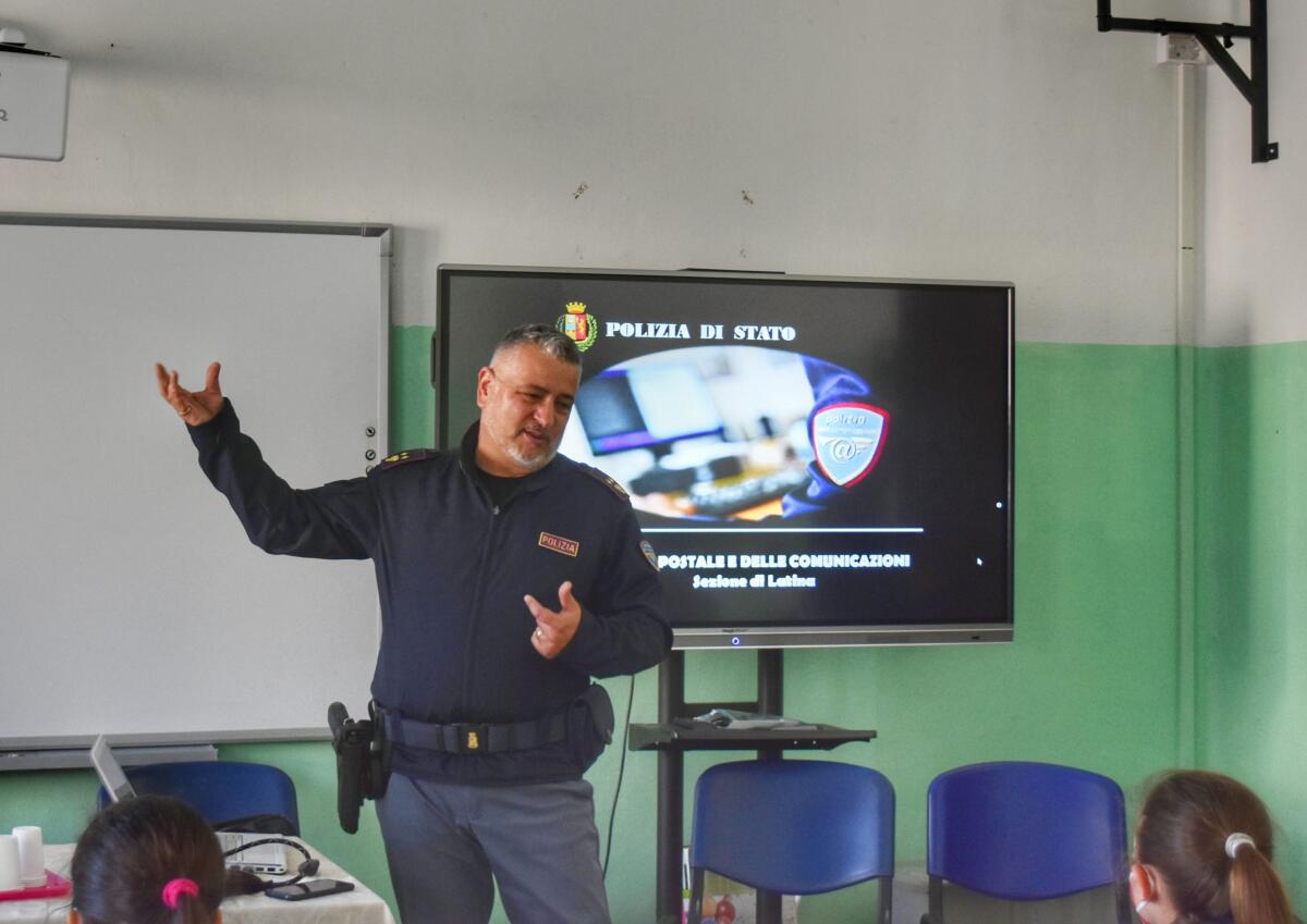 “Una vita da social”, la Polizia incontra gli alunni di Castelforte e di Santi Cosma e Damiano - 