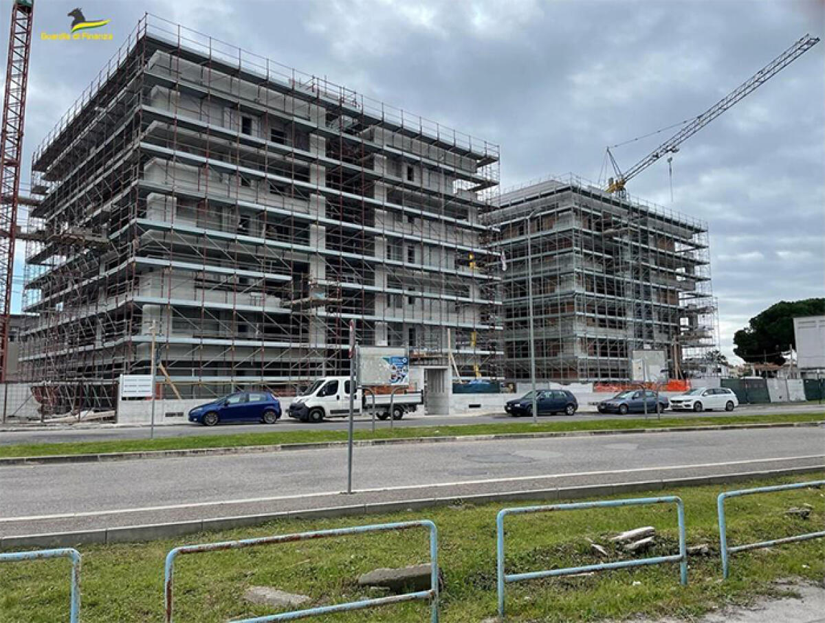 Scoperte e sequestrate a Terracina, dalla Finanza, due palazzine abusive sorte in un terreno di 5mila metri quadri. Quattro denunce. - 