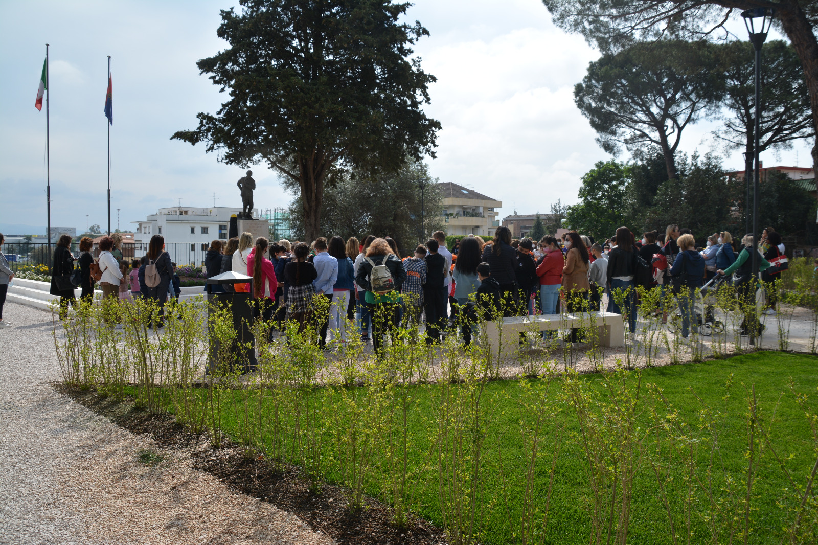 Galleria 1 del post: Pomezia “Città da favola”: il Comune consegna i libri alle scuole partecipanti.
